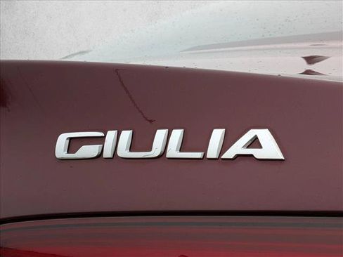 Used 2017 Alfa Romeo Giulia image 23