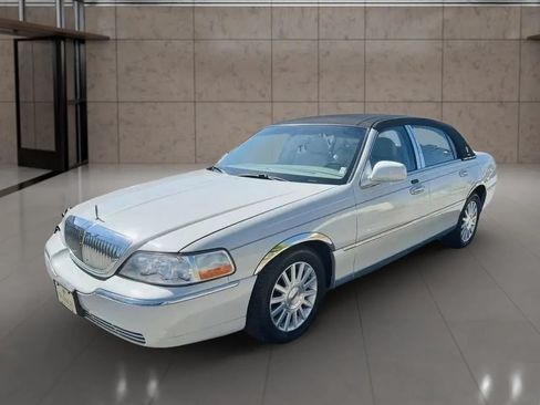 Used 2004 Lincoln Town Car Ultimate RWD image 7