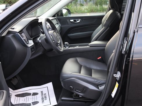 Used 2025 Volvo XC60 B5 Core AWD/4WD image 28