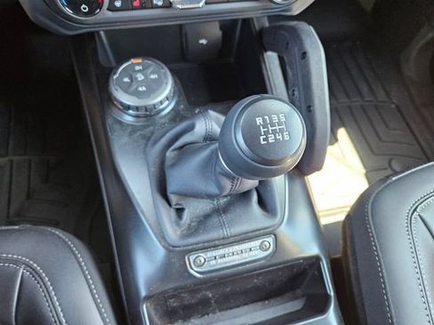 Used 2025 Ford Bronco Badlands AWD/4WD image 11