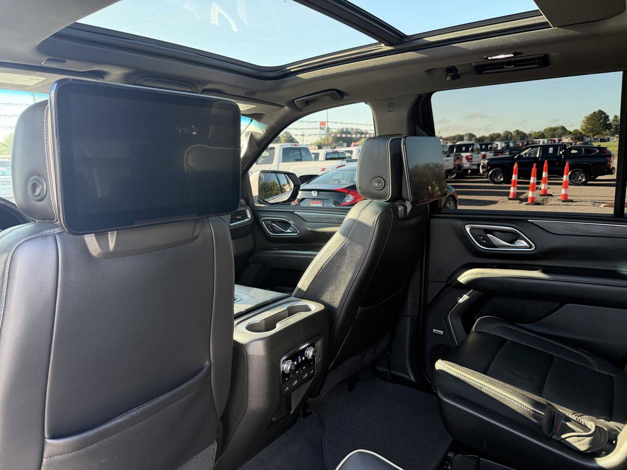 Used 2021 GMC Yukon SLT w/ SLT Luxury Plus Package AWD/4WD image 19