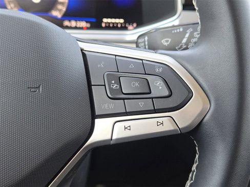 Used 2025 Volkswagen Taos SE image 29