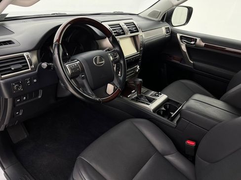 Used 2019 Lexus GX 460 image 2