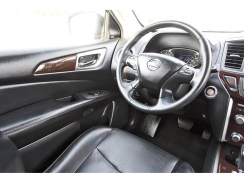 Used 2015 Nissan Pathfinder SL w/ Trailer Tow Package FWD image 9