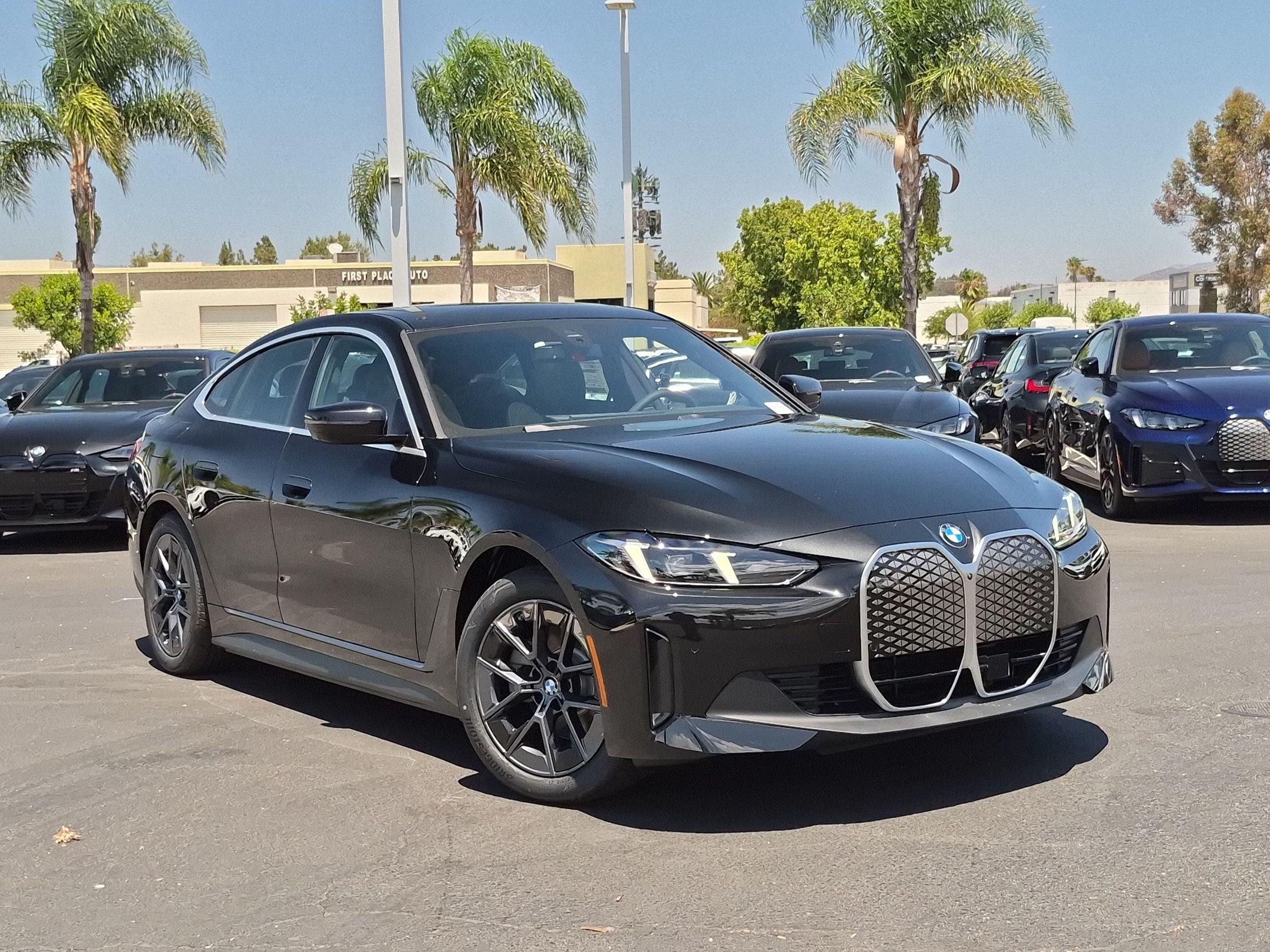 New 2026 BMW i4 eDrive40 w/ Parking Assistance Package RWD image 2