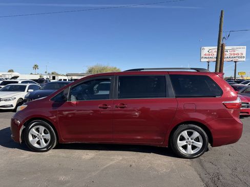 Used 2015 Toyota Sienna LE image 3
