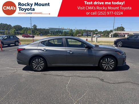 Used 2025 Nissan Altima 2.5 SV FWD image 8