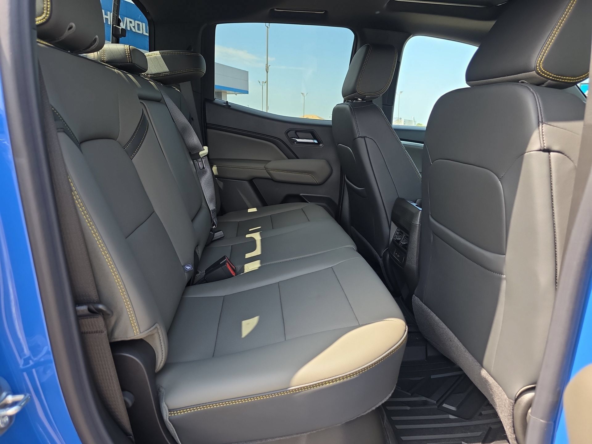 New 2026 Chevrolet Colorado ZR2 w/ Technology Package AWD/4WD image 14