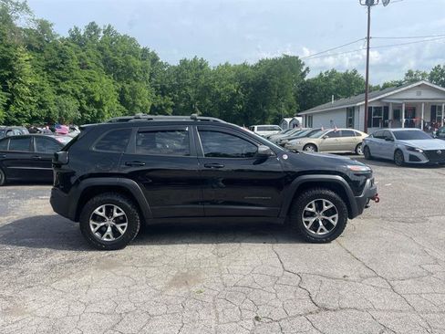 Used 2017 Jeep Cherokee Trailhawk w/ Comfort & Convenience Group AWD/4WD image 4