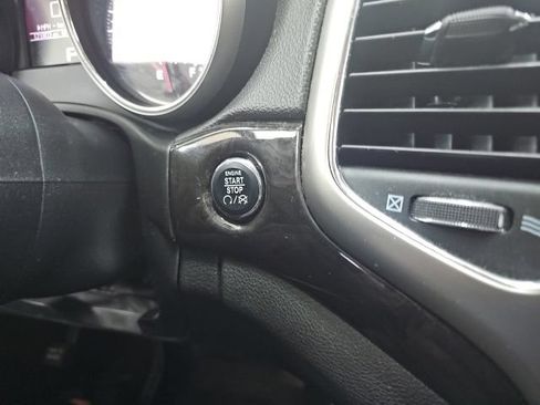 Used 2012 Jeep Grand Cherokee Laredo w/ Laredo E Group AWD/4WD image 20