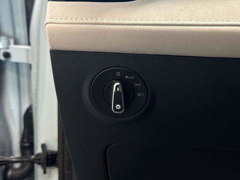 New 2025 Volkswagen Taos SE image 30