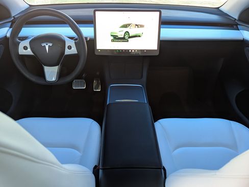 Used 2024 Tesla Model Y Long Range image 18