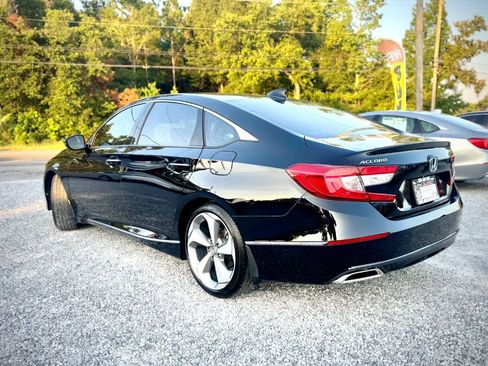 Used 2018 Honda Accord Touring image 2