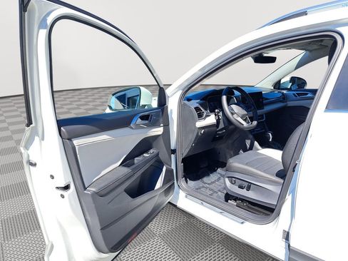 New 2025 Volkswagen Taos SEL image 11