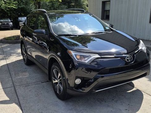 Used 2017 Toyota RAV4 XLE AWD/4WD image 7