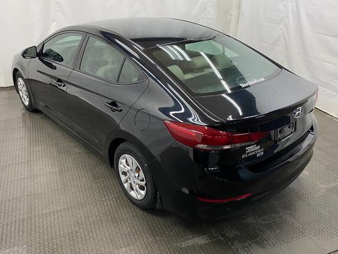 Used 2018 Hyundai Elantra SE w/ Winter Weather Package image 7