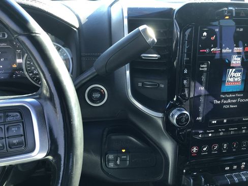 Used 2020 RAM 2500 Laramie w/ Night Edition image 18