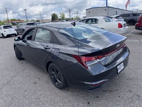 Used 2022 Hyundai Elantra SEL FWD image 6