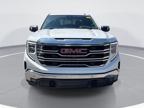 Used 2022 GMC Sierra 1500 SLT w/ SLT Premium Plus Package AWD/4WD image 2