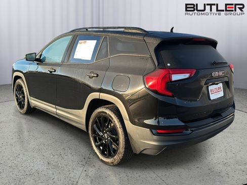 Used 2023 GMC Terrain SLT w/ Elevation Edition FWD image 4