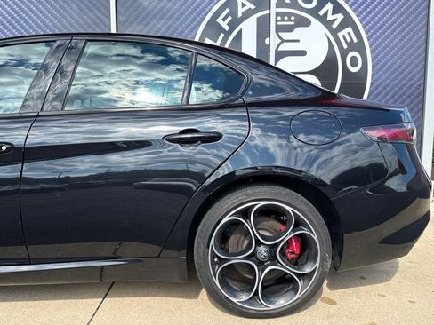 Used 2024 Alfa Romeo Giulia Veloce AWD/4WD image 14