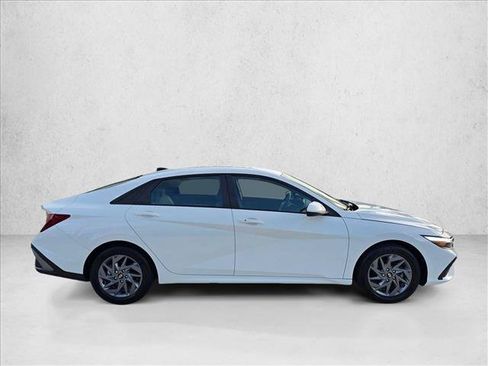 Used 2024 Hyundai Elantra SEL FWD image 4