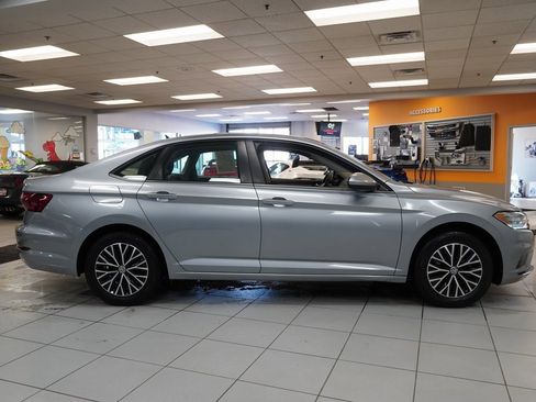 Used 2021 Volkswagen Jetta SE w/ SE Cold Weather Package image 15