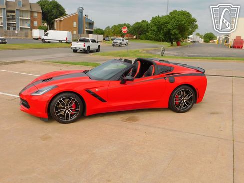 Used 2018 Chevrolet Corvette Stingray Coupe w/ 1LT image 9