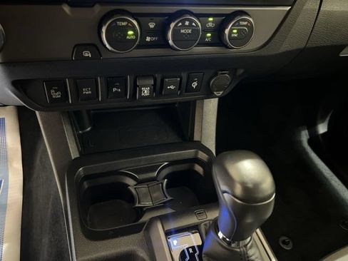 Used 2022 Toyota Tacoma TRD Sport w/ Technology Package RWD image 16