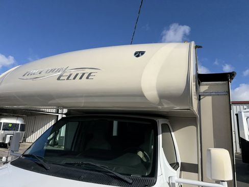 Used 2016 Ford E-450 and Econoline 450 Super Duty w/ Motorhome Prep Package image 27