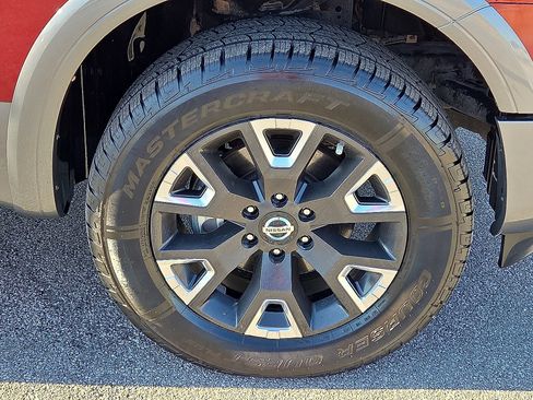 Used 2020 Nissan Titan Platinum Reserve image 7