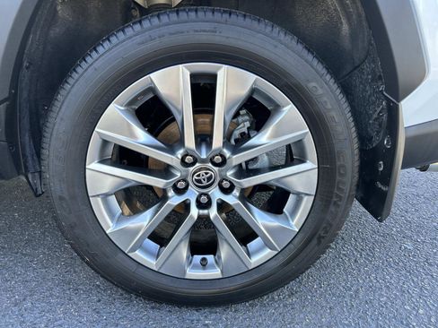 Used 2025 Toyota RAV4 XLE Premium image 32