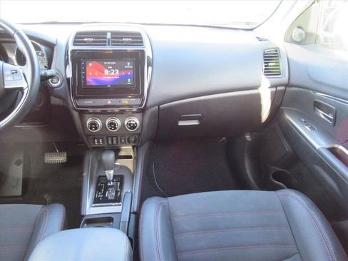 Used 2022 Mitsubishi Outlander Sport SE image 13