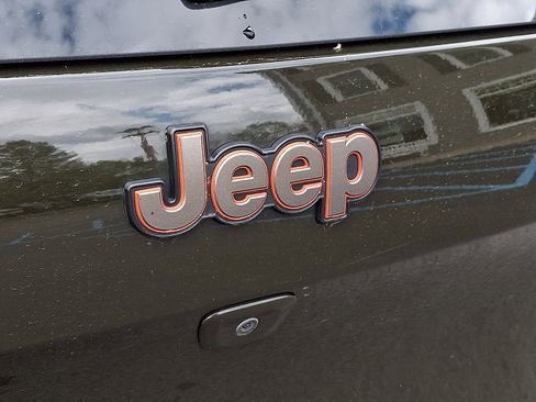Used 2016 Jeep Cherokee 75th Anniversary AWD/4WD image 31