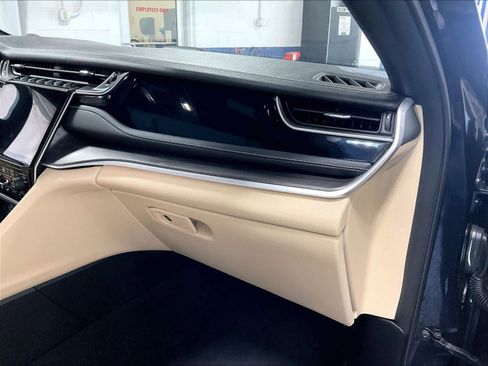 Used 2023 Jeep Grand Cherokee 4WD 4xe w/ Luxury Tech Group II image 13