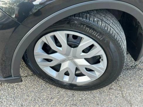 Used 2021 Toyota C-HR LE FWD image 39