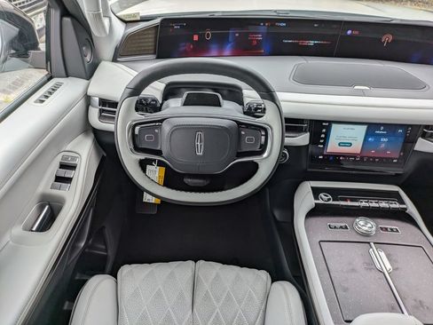 New 2026 Lincoln Navigator L Black Label AWD/4WD image 17
