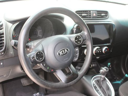 Used 2017 Kia Soul FWD image 10