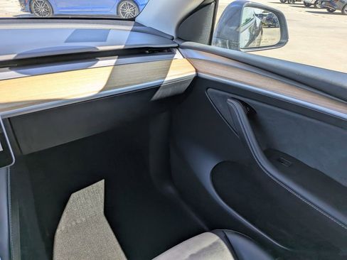 Used 2023 Tesla Model Y Long Range AWD/4WD image 19