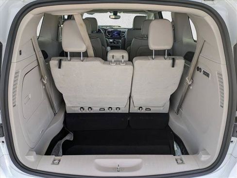 Used 2020 Chrysler Pacifica Limited FWD image 6