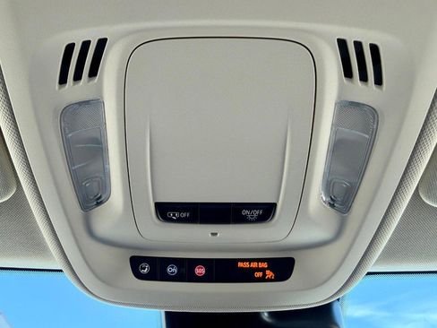 Used 2023 Buick Envision Essence image 23