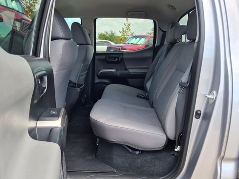 Used 2021 Toyota Tacoma SR5 RWD image 18