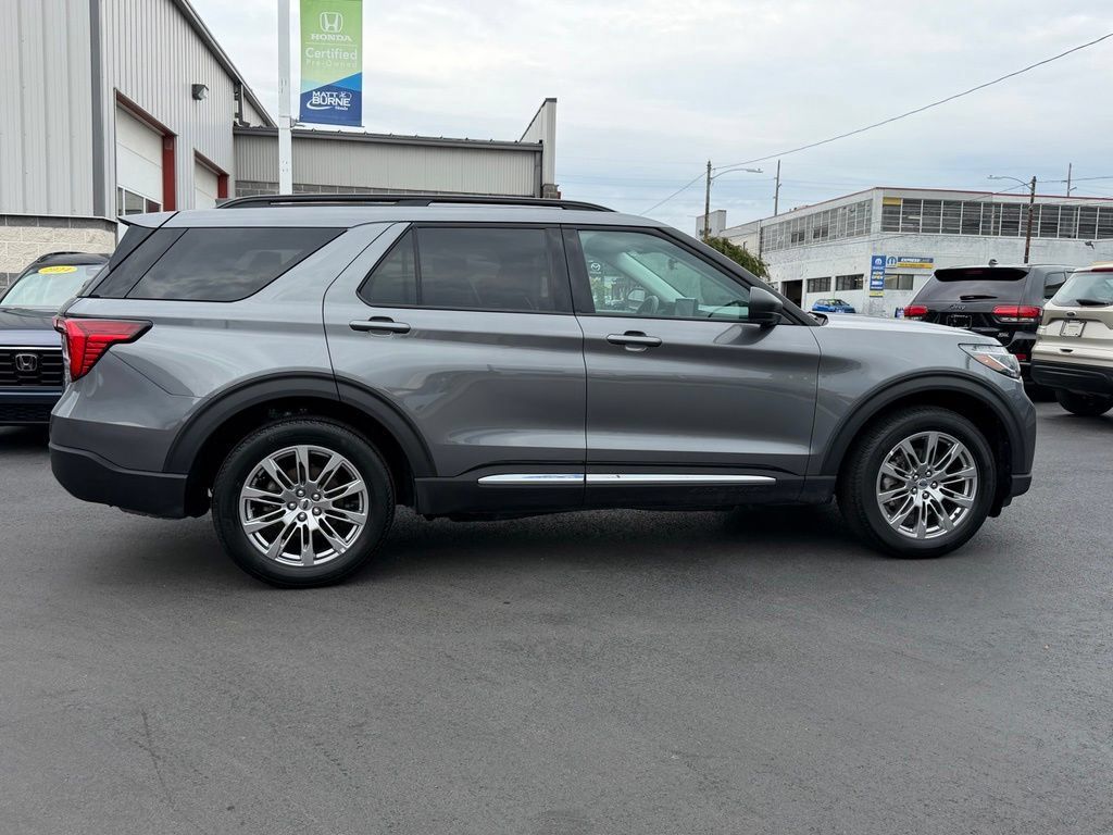 Used 2025 Ford Explorer Active w/ Active Comfort Package AWD/4WD image 27