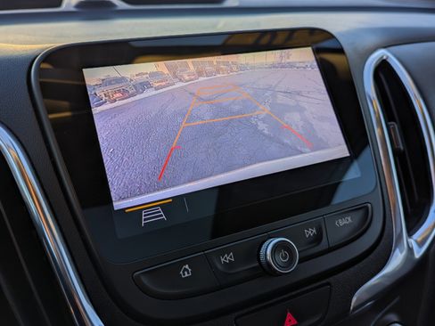 Used 2019 Chevrolet Equinox LT w/ Sun & Navigation Package image 16