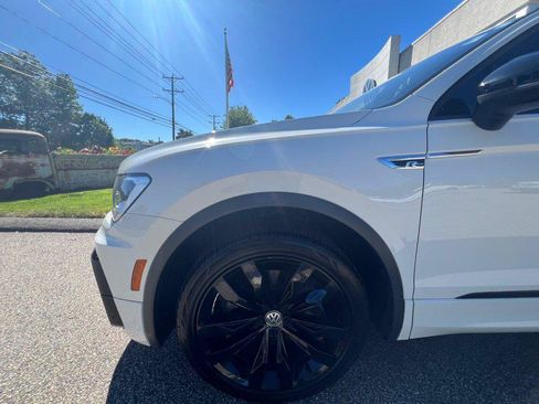 Certified 2020 Volkswagen Tiguan SE R-Line w/ 3rd Row Seat Package AWD/4WD image 9