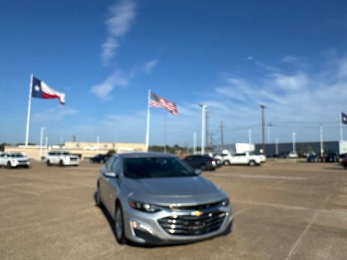 Used 2020 Chevrolet Malibu LT FWD image 3