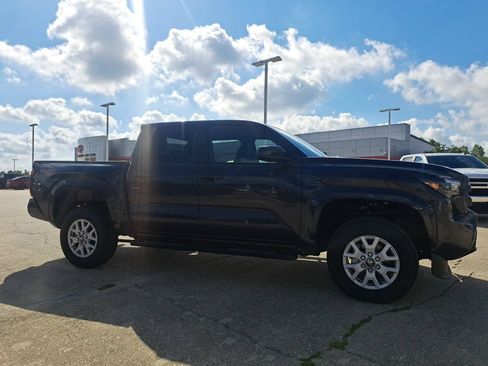 Used 2025 Toyota Tacoma SR5 AWD/4WD image 3