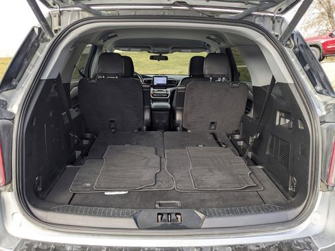 Used 2022 Ford Explorer XLT w/ Equipment Group 202A image 34