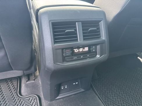 Used 2023 Volkswagen Atlas SE image 16