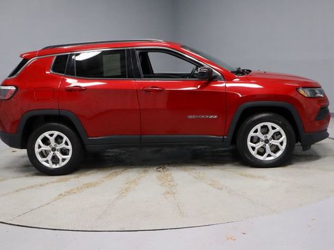 Used 2025 Jeep Compass Latitude image 11